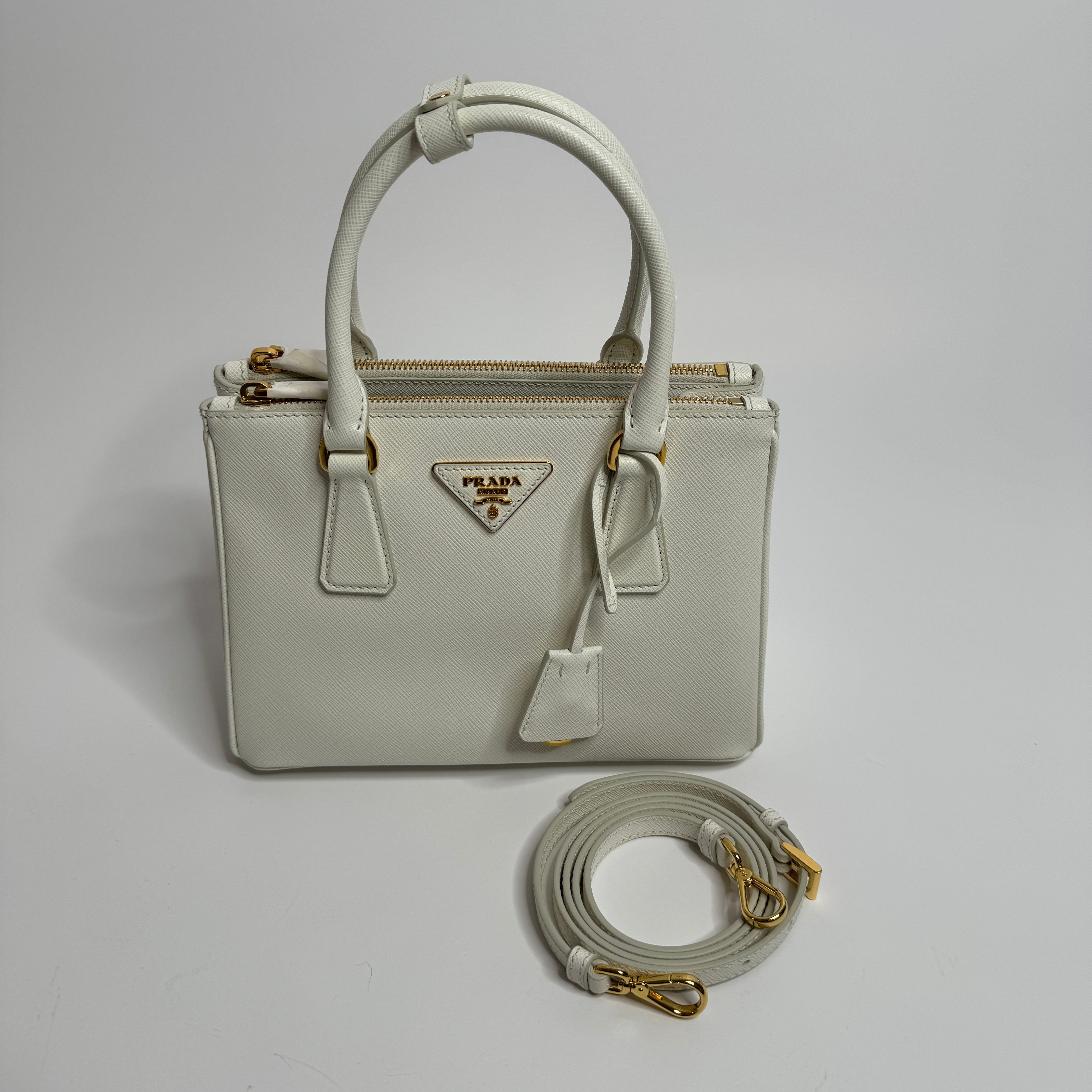 Prada galleria saffiano leather bag best sale