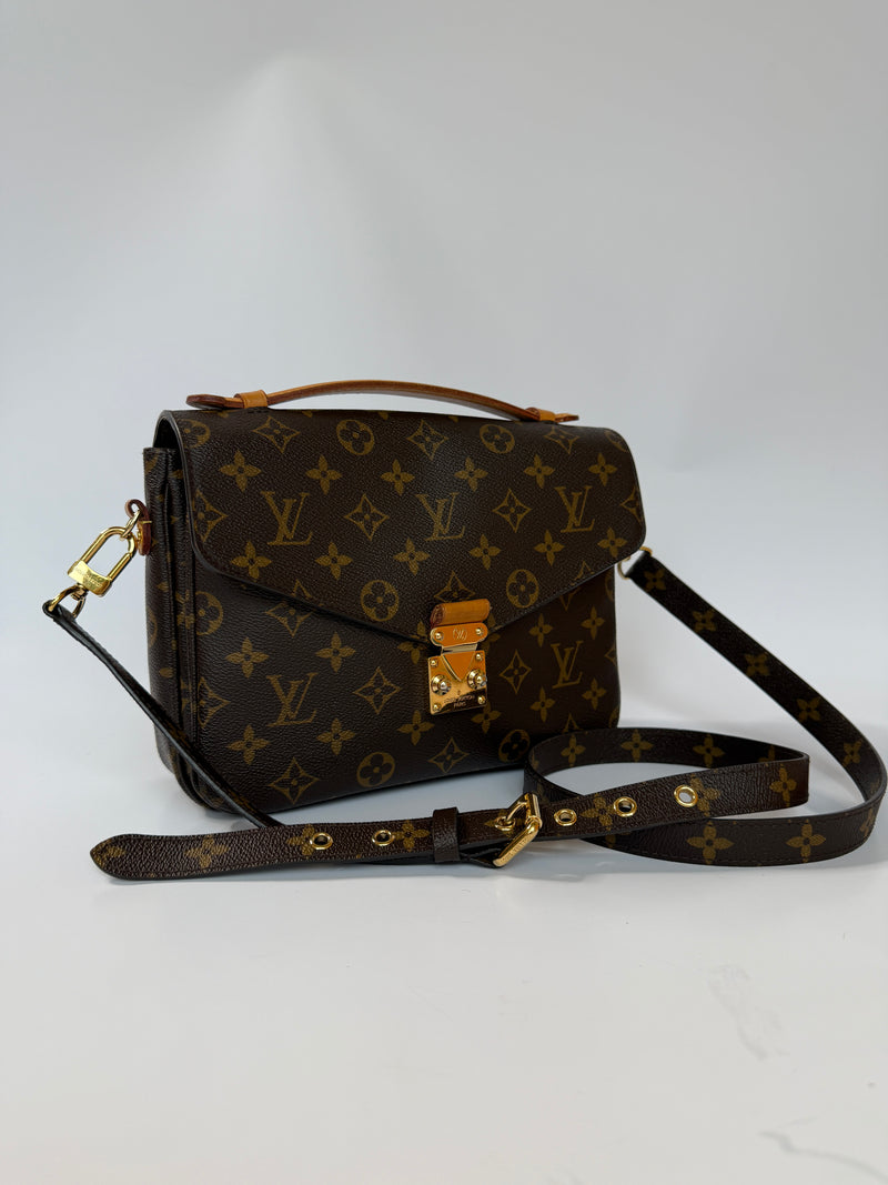 Louis Vuitton Pochette Métis Bag