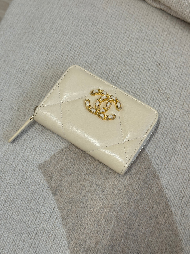 chanel 19 coin pouch