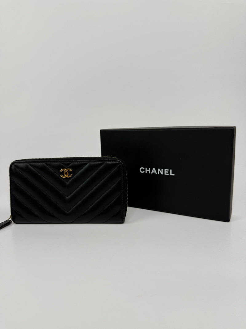 Chanel Wallet In Black Lambskin Chevron