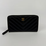 Chanel Wallet In Black Lambskin Chevron