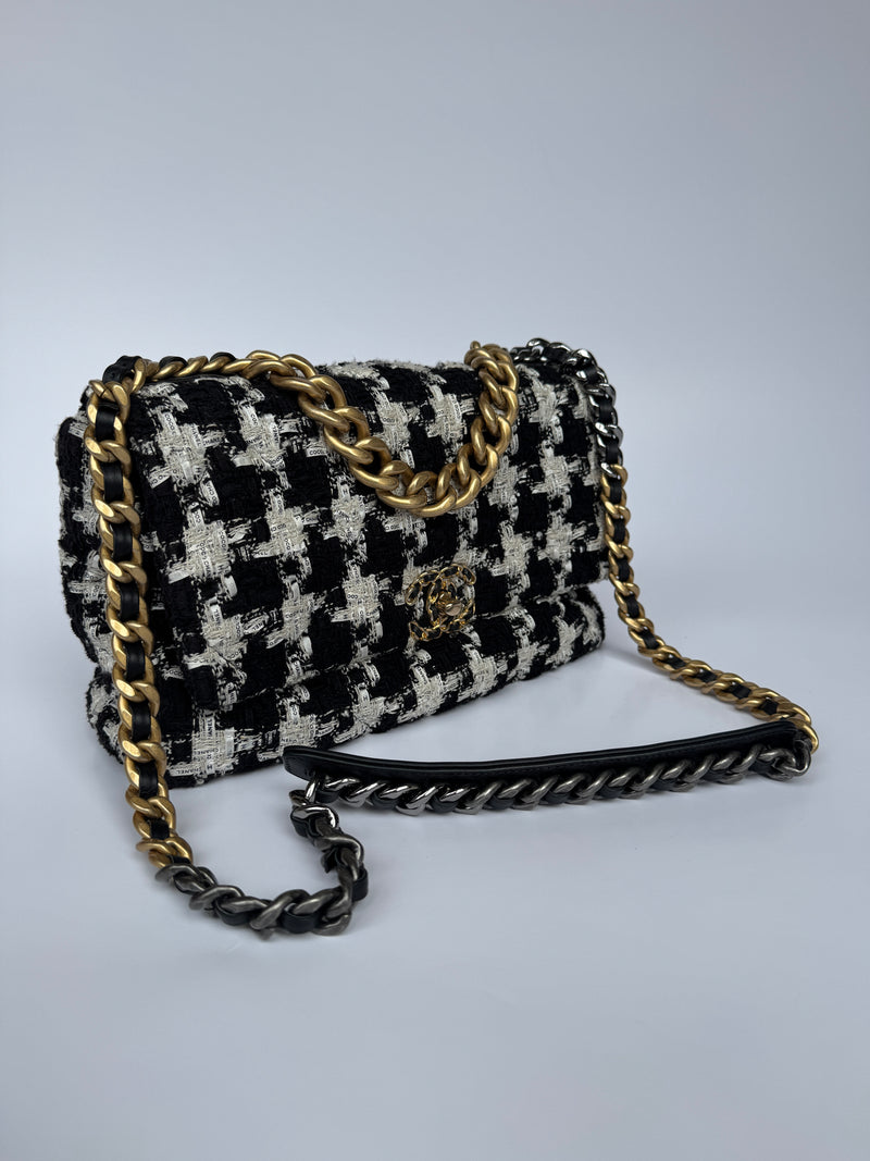 Chanel 19 Large In Houndstooth Tweed