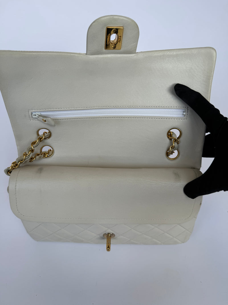 Chanel Medium Vintage Classic Flap In White Lambskin GHW