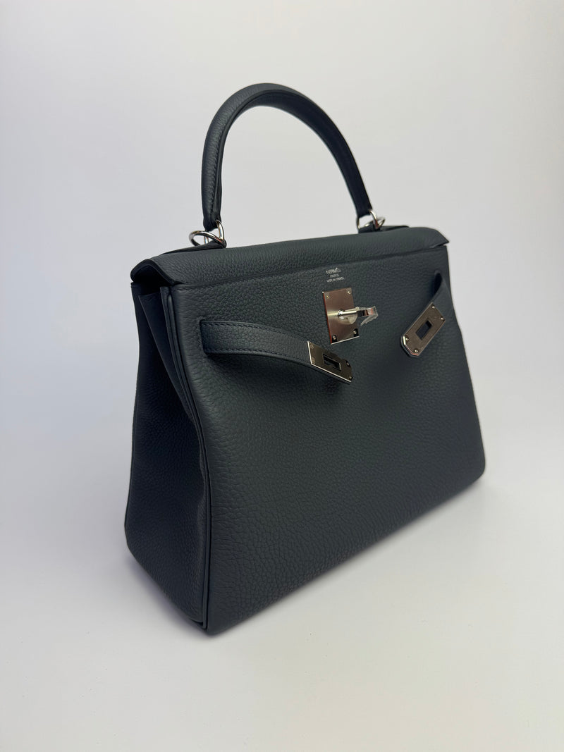 Hermès Kelly 28 In Gris Misty Togo Leather With PHW