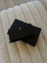 Chanel Wallet In Black Lambskin Chevron