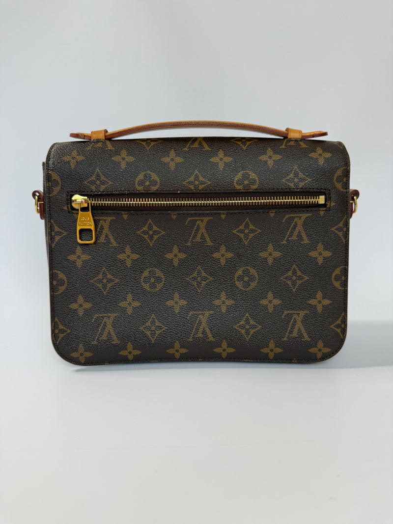 Louis Vuitton Pochette Métis Bag