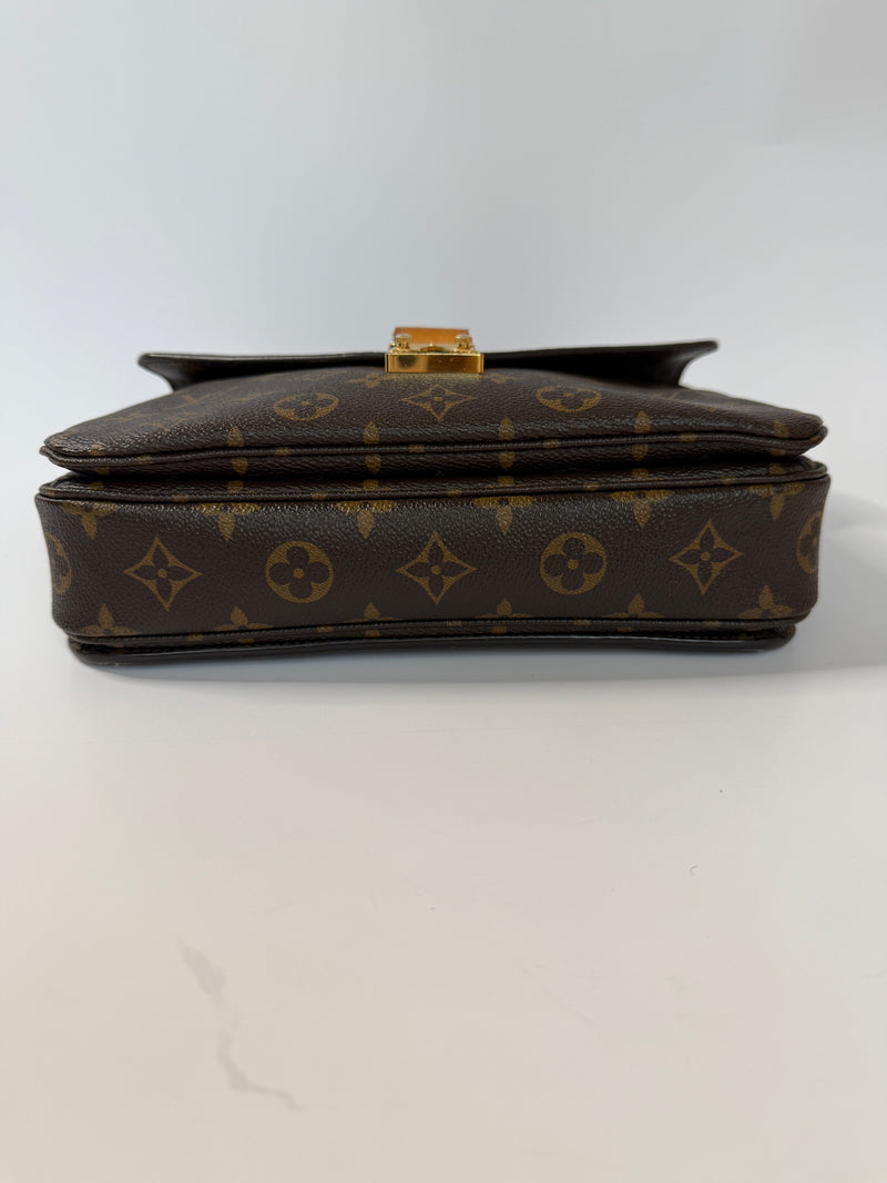 Louis Vuitton Pochette Métis Bag