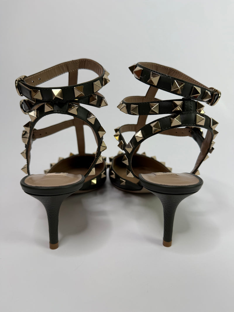 Valentino Garavani Rockstud Pumps (Size 37/UK4)